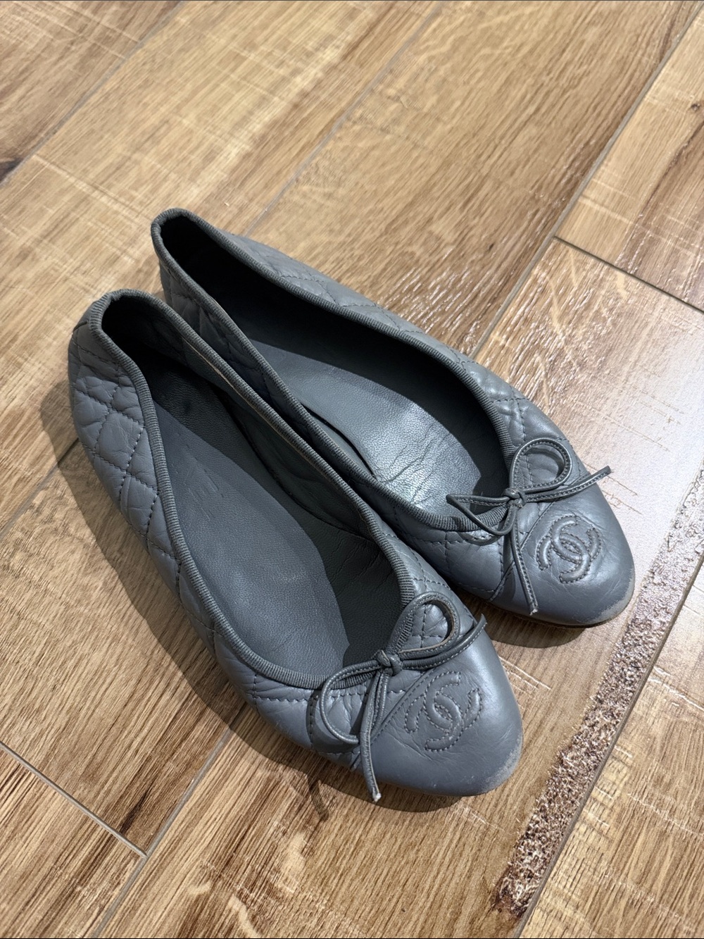 CHANEL Gray Quilted Leather Bow Ballet Flats